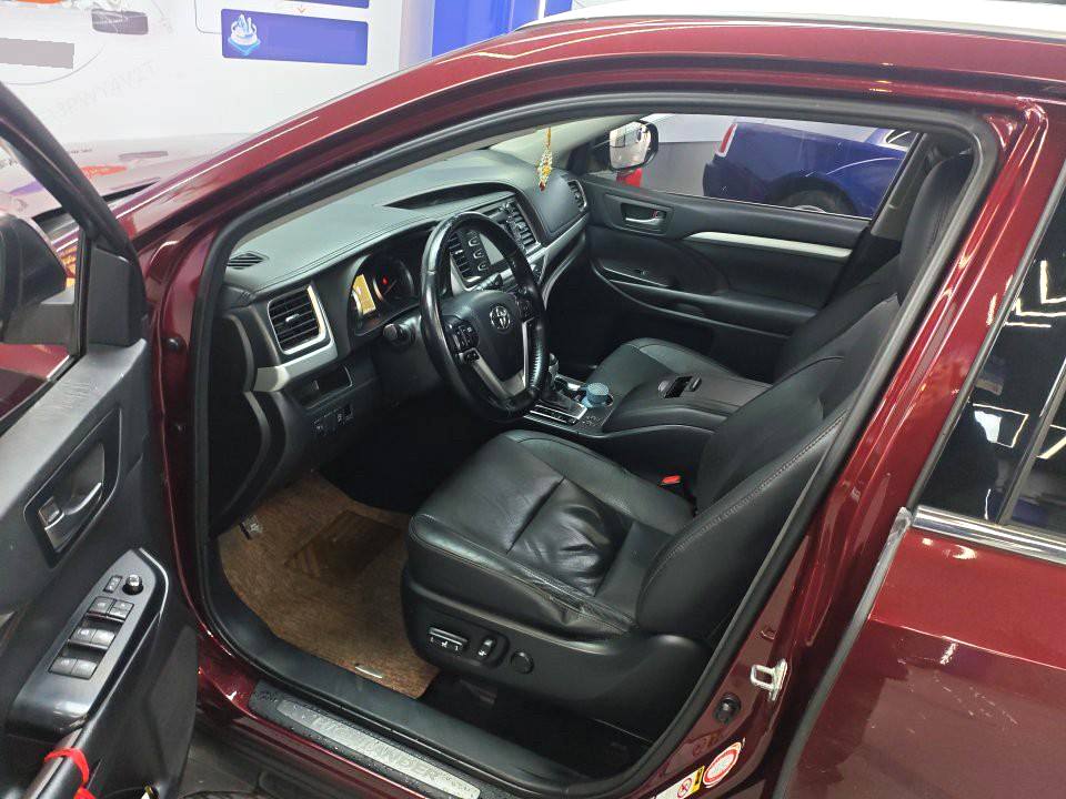 Toyota Highlander 2.0T, полный привод, 7 мест