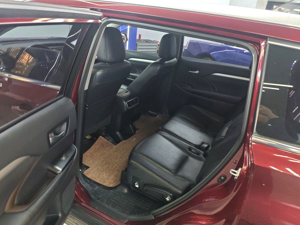 Toyota Highlander 2.0T, полный привод, 7 мест