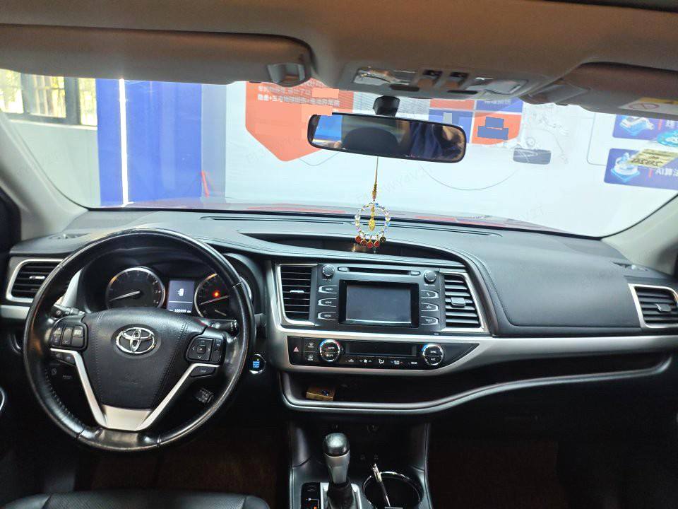 Toyota Highlander 2.0T, полный привод, 7 мест
