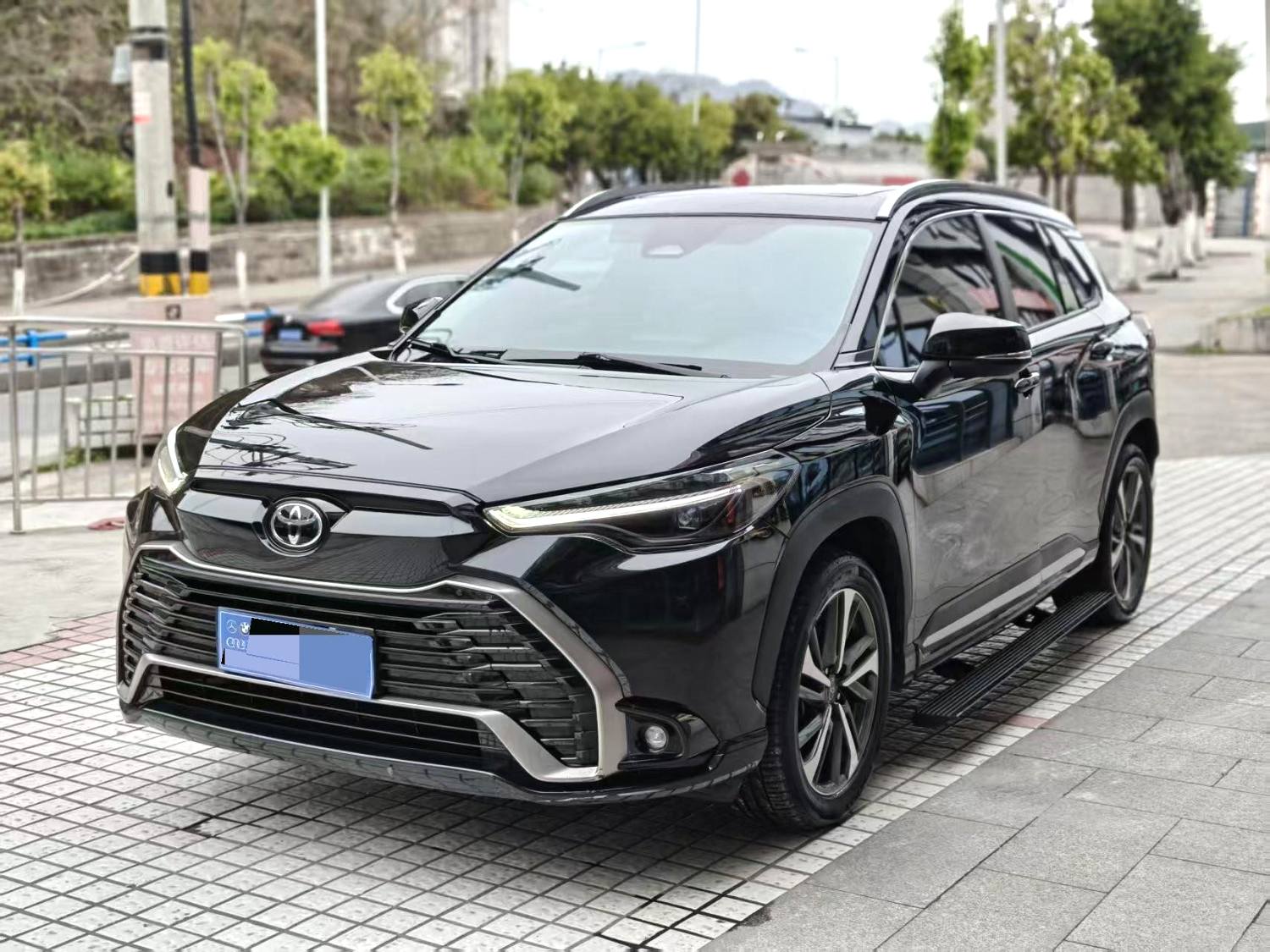 Toyota 2.0L Hybrid Luxury