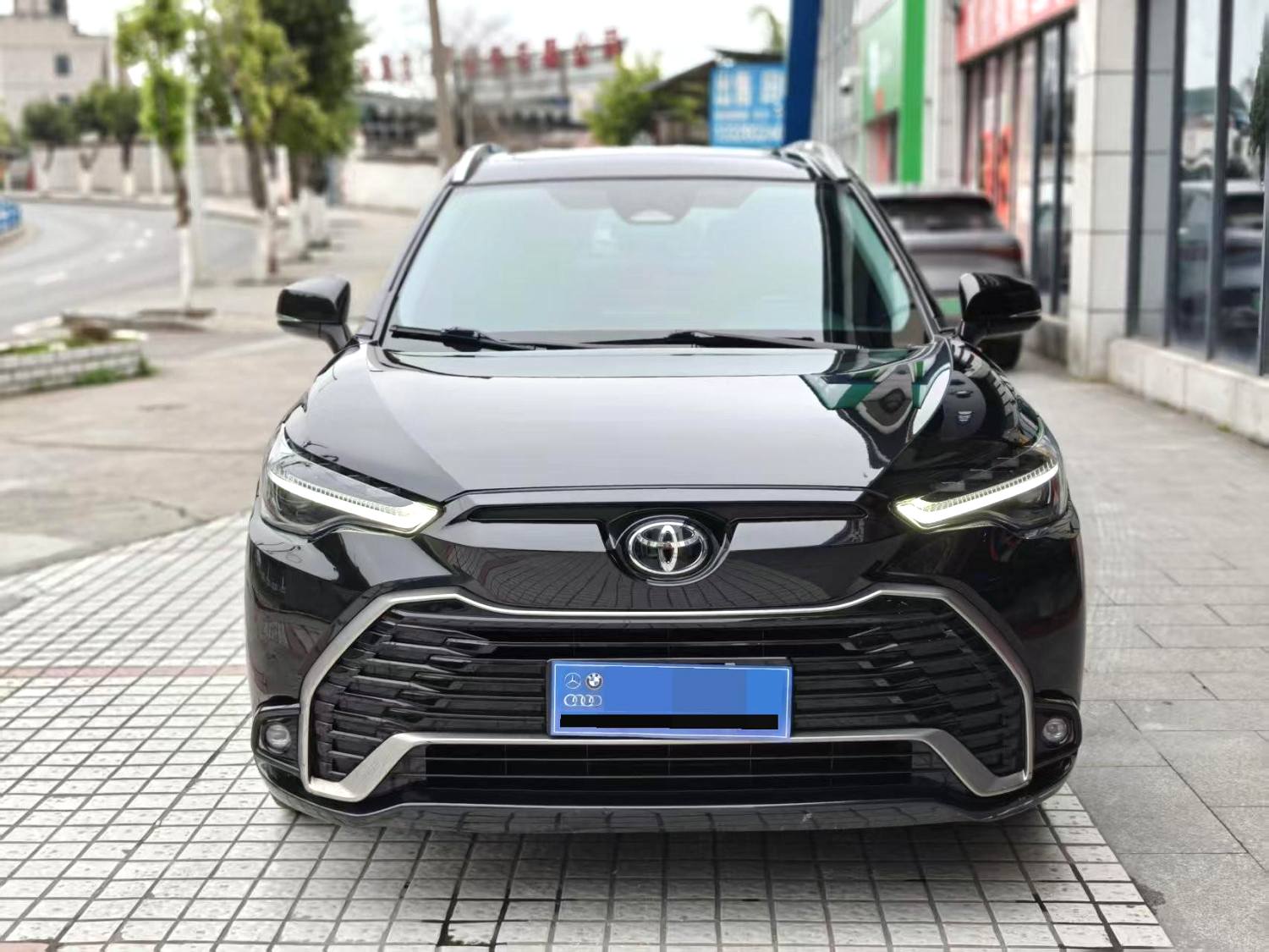 Toyota 2.0L Hybrid Luxury