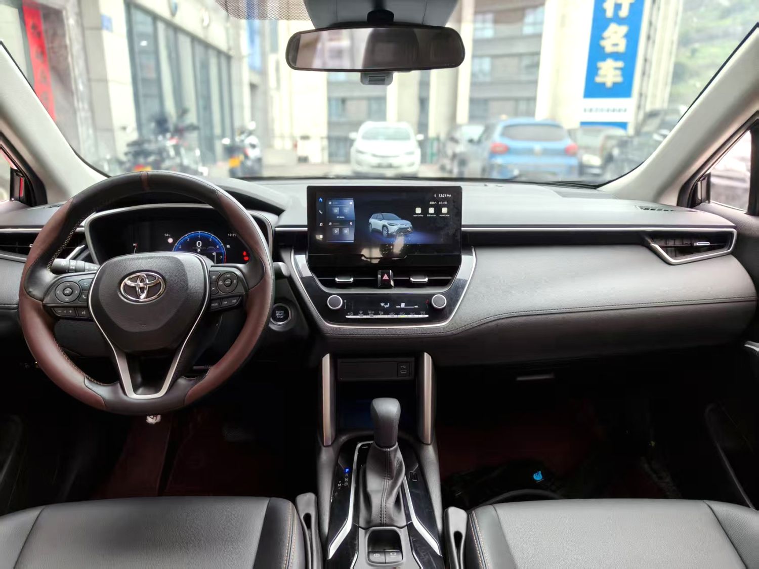 Toyota 2.0L Hybrid Luxury