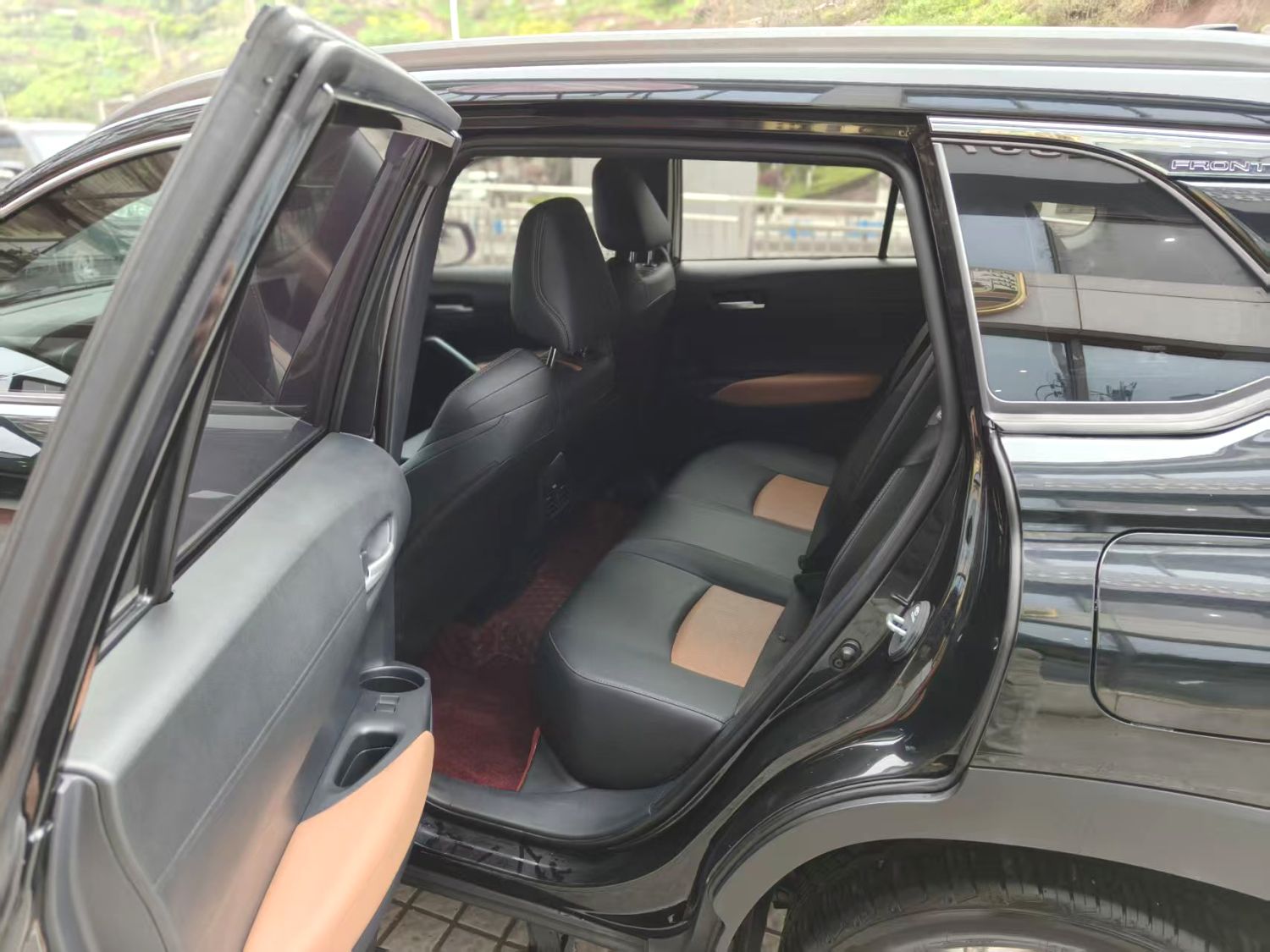 Toyota 2.0L Hybrid Luxury