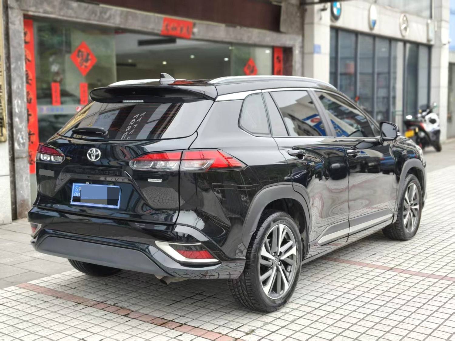 Toyota 2.0L Hybrid Luxury