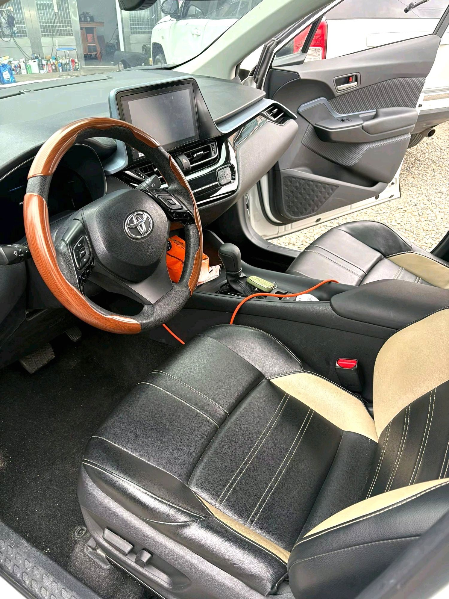 Toyota IZOA Hybrid 2.0L