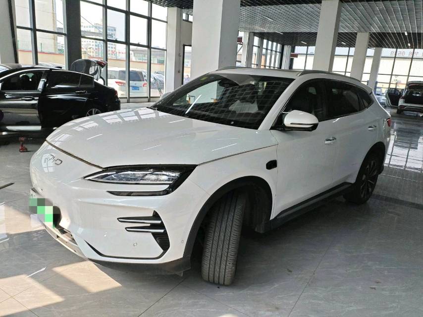 BYD PLUS — электромобиль на альтернативном топливе с запасом хода 520 км, версия Premium