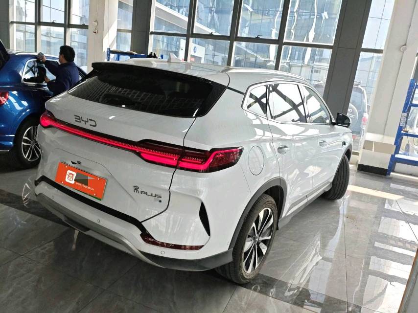 BYD PLUS — электромобиль на альтернативном топливе с запасом хода 520 км, версия Premium