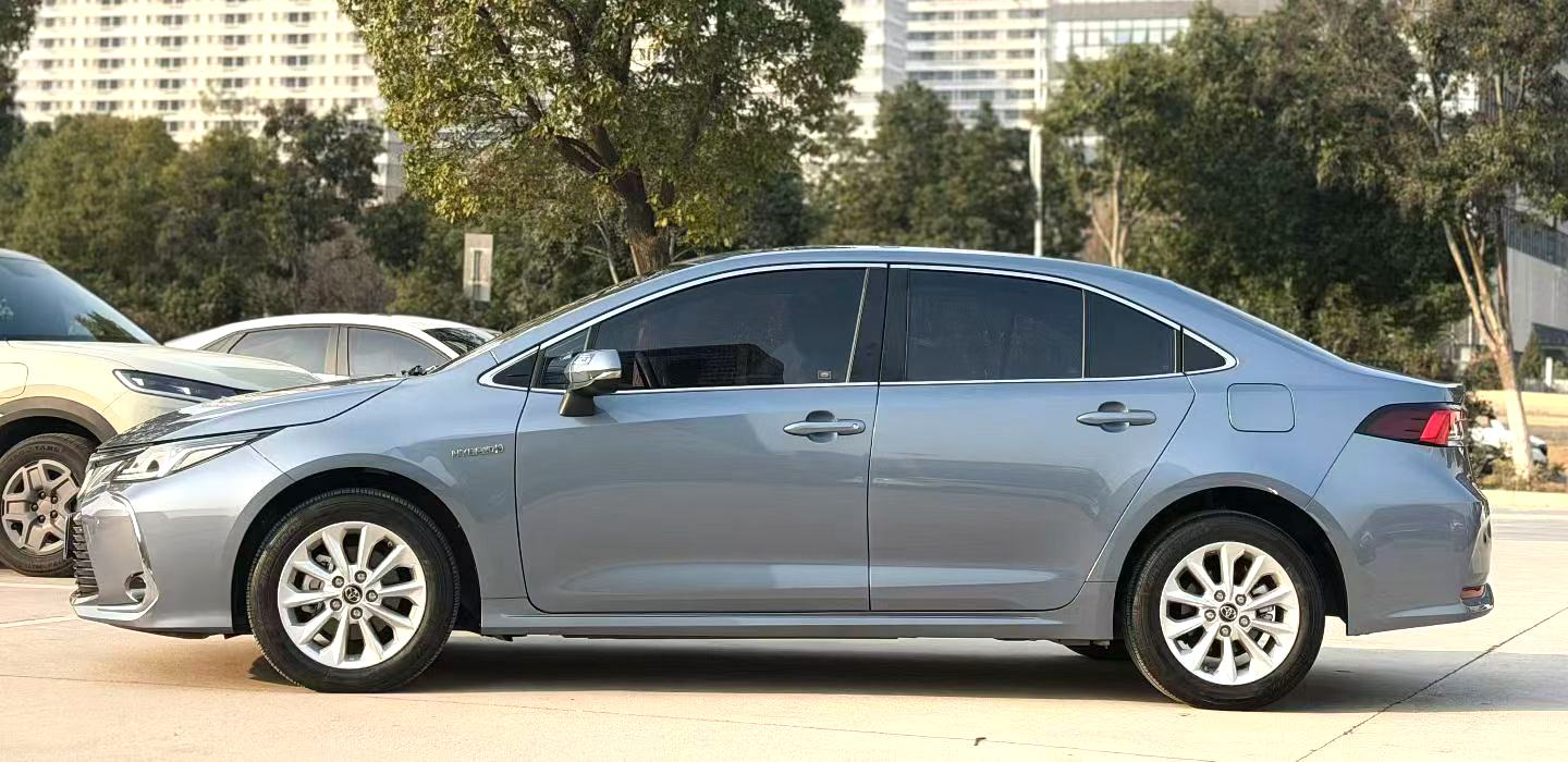 Toyota Corolla Hybrid 1.8L E CVT Флагман