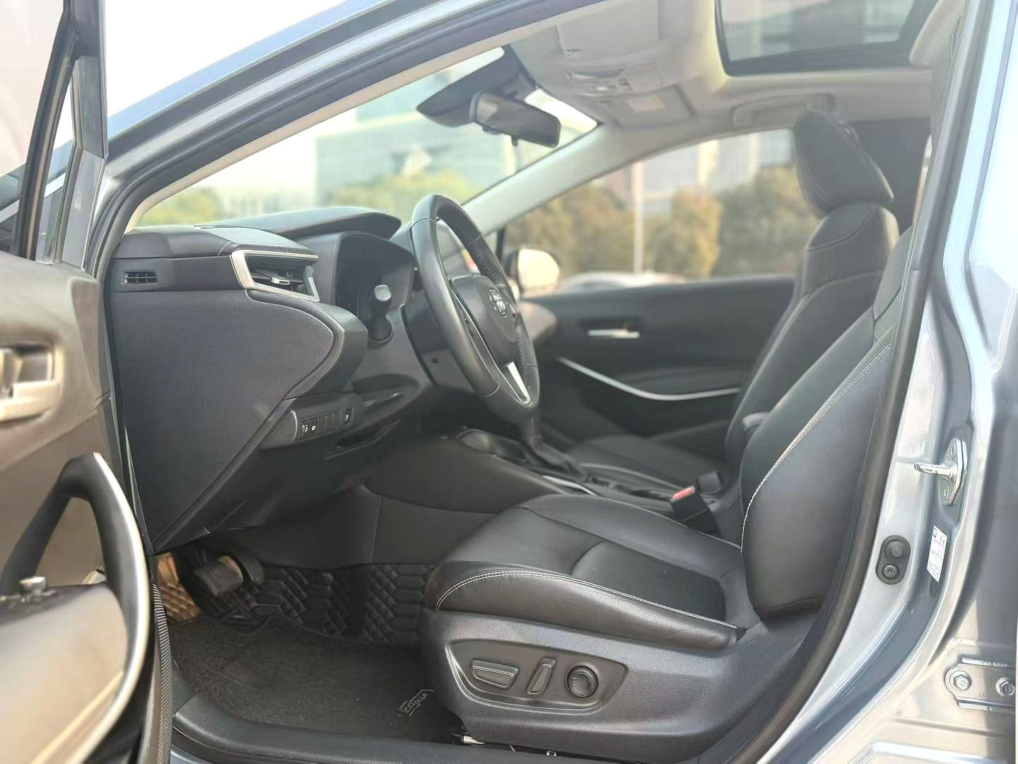 Toyota Corolla Hybrid 1.8L E CVT Флагман