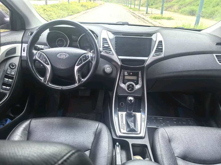 Hyundai 1,6 л, автоматическая коробка передач