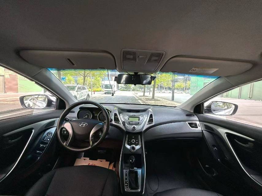 Hyundai 1,6 л, автоматическая коробка передач