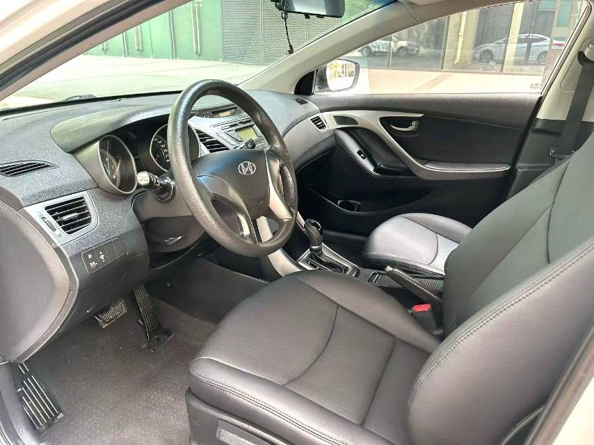 Hyundai 1,6 л, автоматическая коробка передач