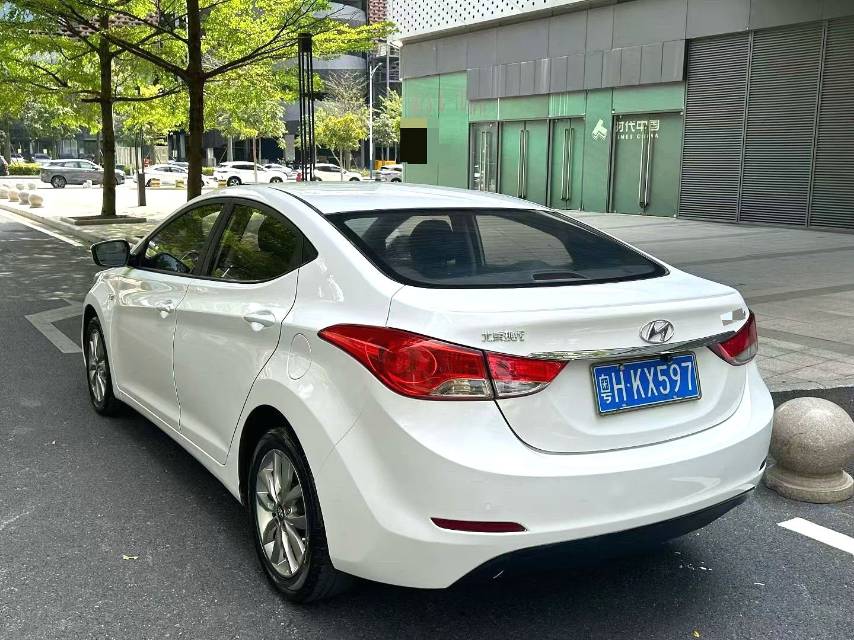 Hyundai 1,6 л, автоматическая коробка передач