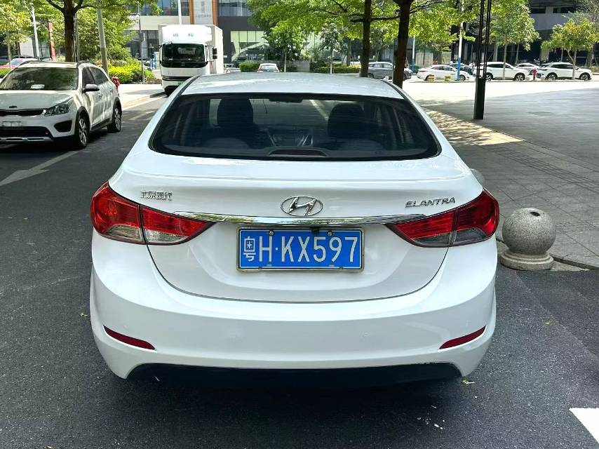 Hyundai 1,6 л, автоматическая коробка передач