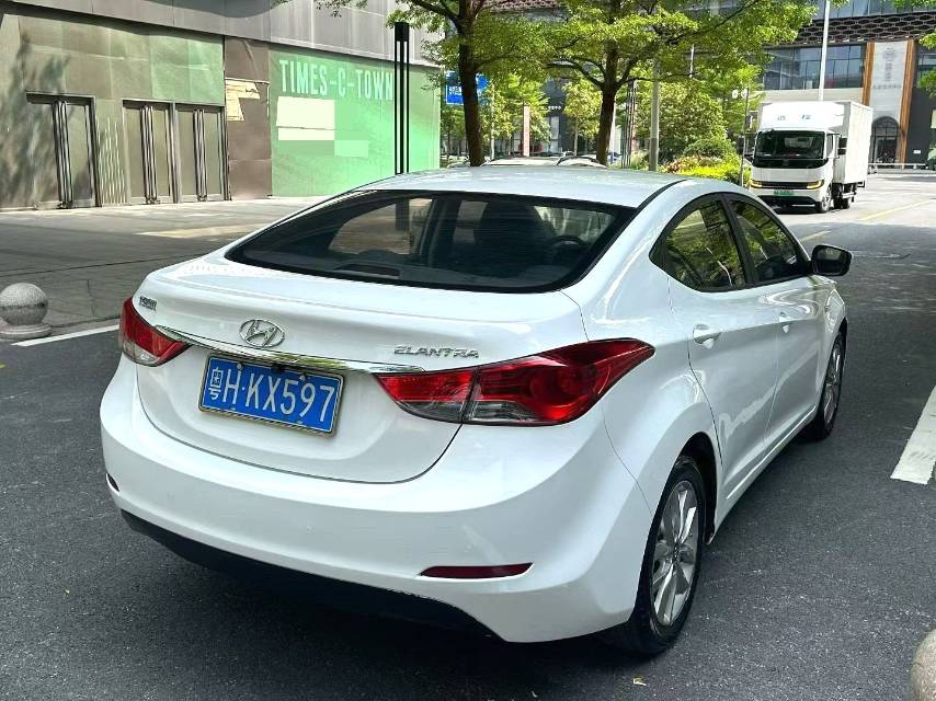 Hyundai 1,6 л, автоматическая коробка передач