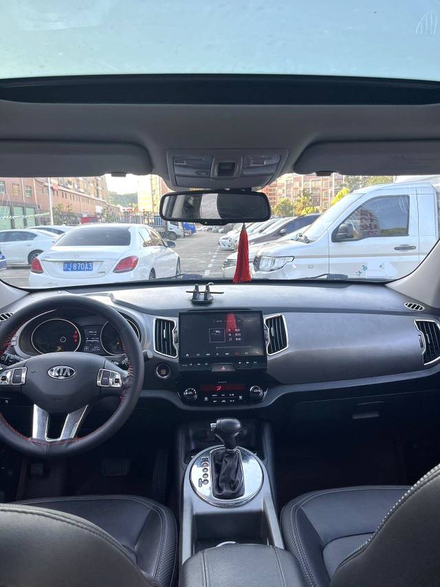 Kia Sportage 2,0 л, АКПП, передний привод, комплектация «Премиум»
