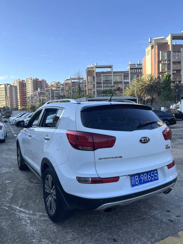Kia Sportage 2,0 л, АКПП, передний привод, комплектация «Премиум»