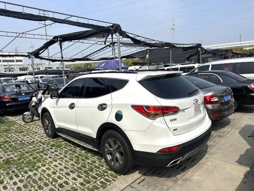 Hyundai Santa Fe 2.0T Automatic2WD 5 Seats