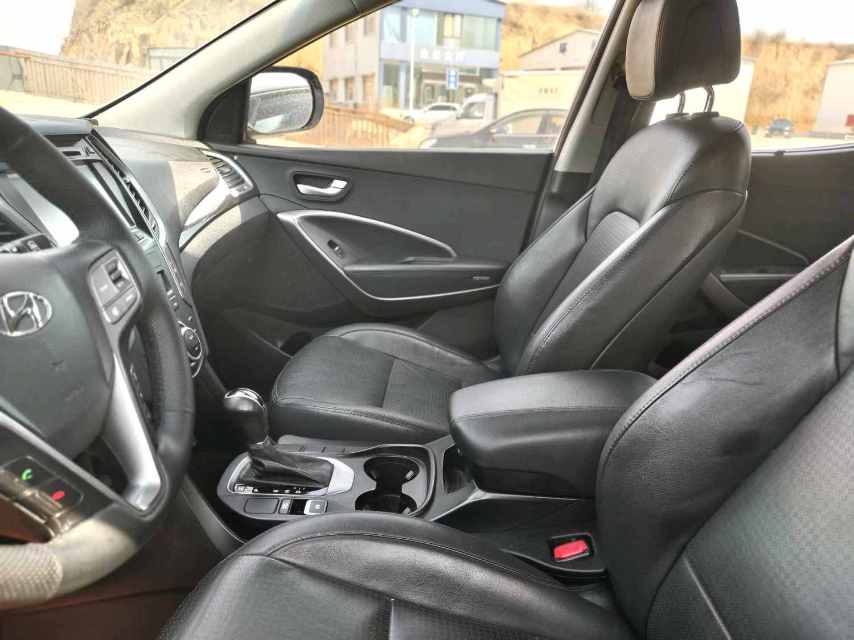 Hyundai Santa Fe 2.4L Automatic2WD