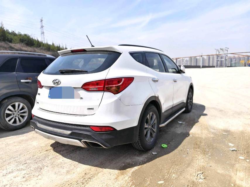 Hyundai Santa Fe 2.4L Automatic2WD