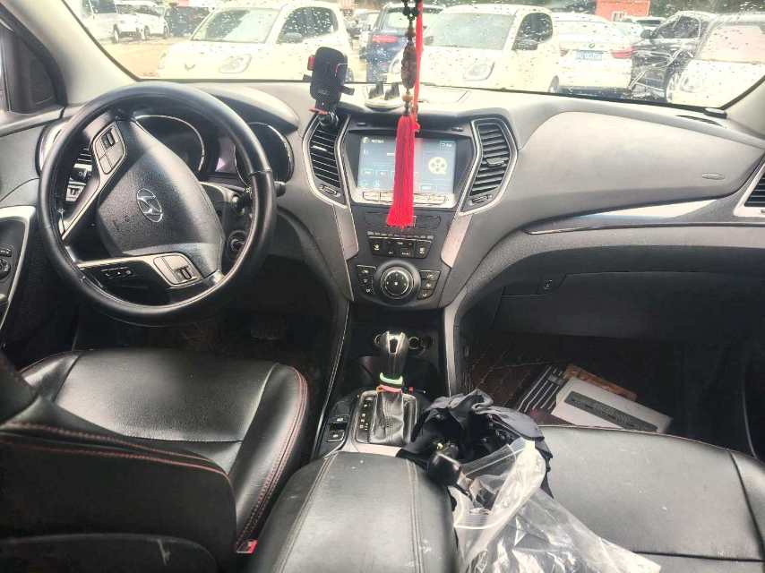 胜达 Model Year 2.4L 自动两驱舒适型 5 Seats