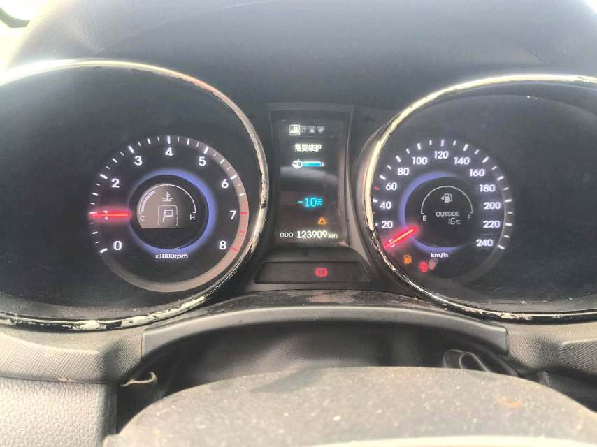 胜达 Model Year 2.4L 自动两驱舒适型 5 Seats
