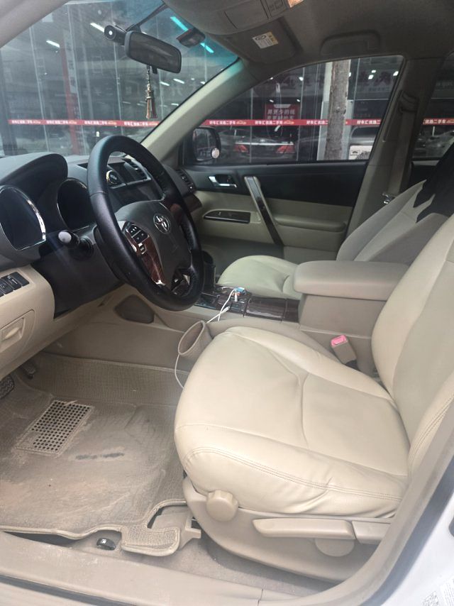Toyota Highlander 2,7 л, 2WD, 5-местная версия Elite