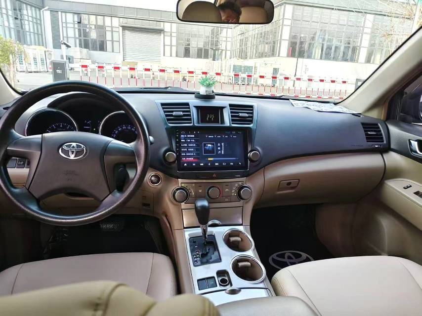 汉兰达 Model Year 2.7L 2WD 5 座精英版