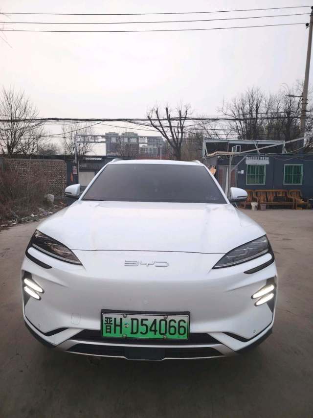 BYD PLUS — электромобиль на альтернативном топливе с запасом хода 520 км, люкс-класс