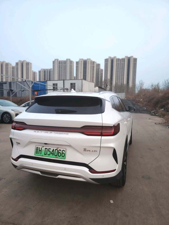 BYD PLUS — электромобиль на альтернативном топливе с запасом хода 520 км, люкс-класс
