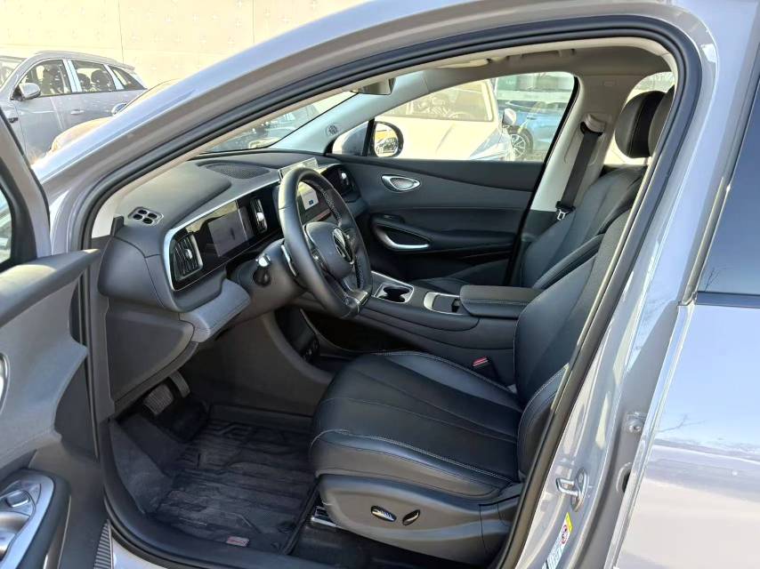 Электромобиль BYD 05 с запасом хода 520 км