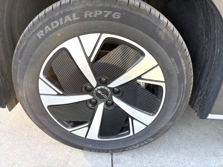 Электромобиль BYD 05 с запасом хода 520 км