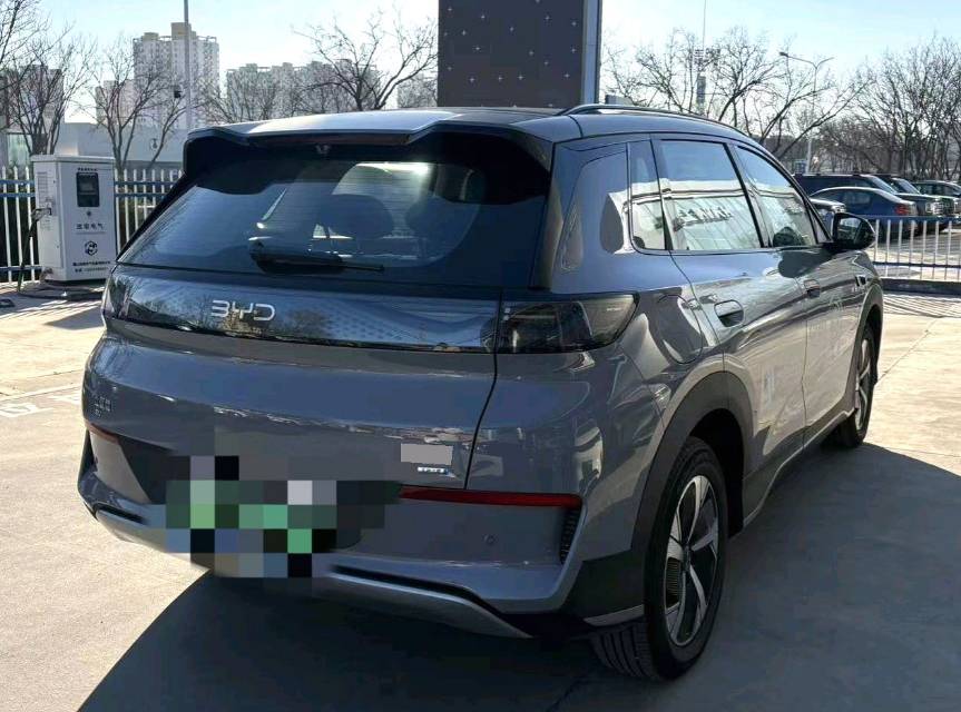 Электромобиль BYD 05 с запасом хода 520 км