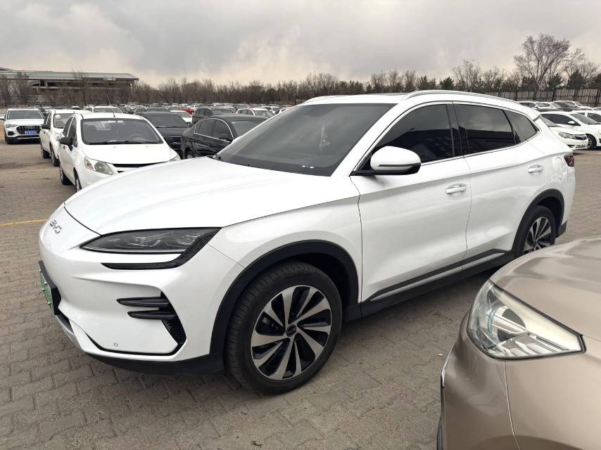 宋 PLUS New Energy Model Year 荣耀版 Electric Vehicle 520km Luxury