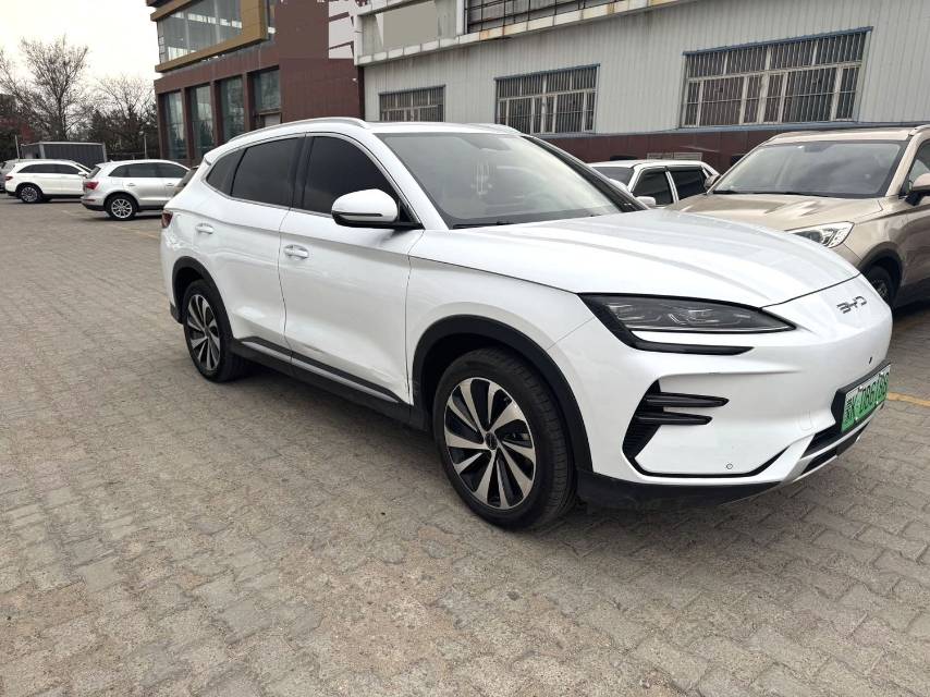 宋 PLUS New Energy Model Year 荣耀版 Electric Vehicle 520km Luxury