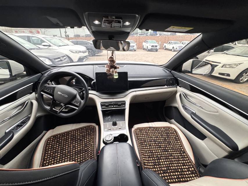 宋 PLUS New Energy Model Year 荣耀版 Electric Vehicle 520km Luxury