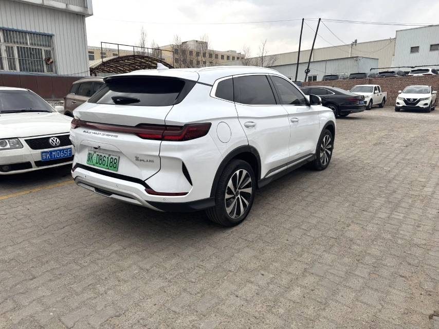 宋 PLUS New Energy Model Year 荣耀版 Electric Vehicle 520km Luxury