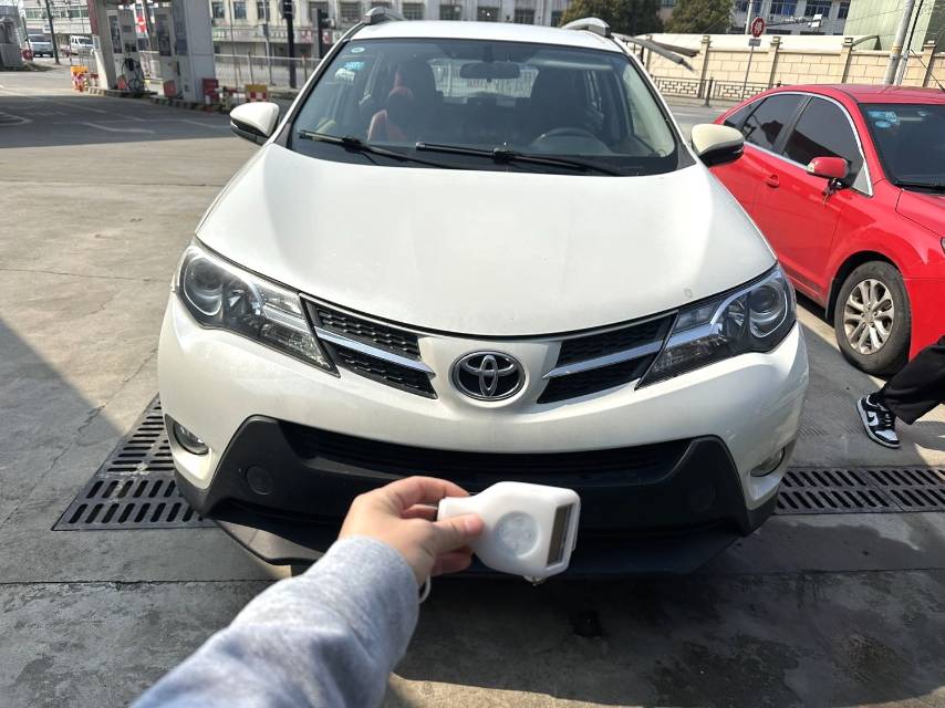 Toyota RAV 4 2.0L CVT 2WD
