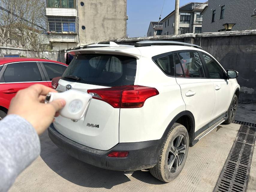 Toyota RAV 4 2.0L CVT 2WD