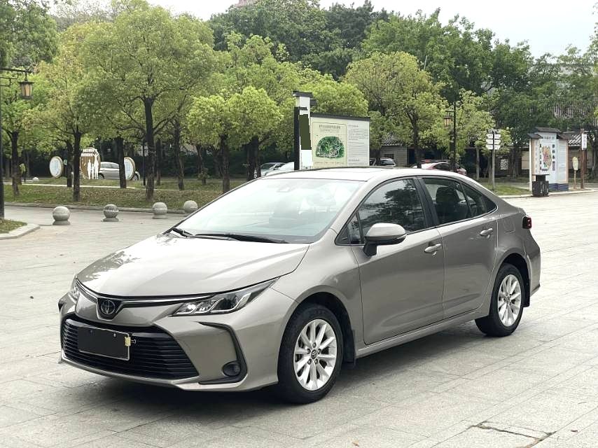 Toyota Corolla 1.2T S в комплектации CVT PLUS