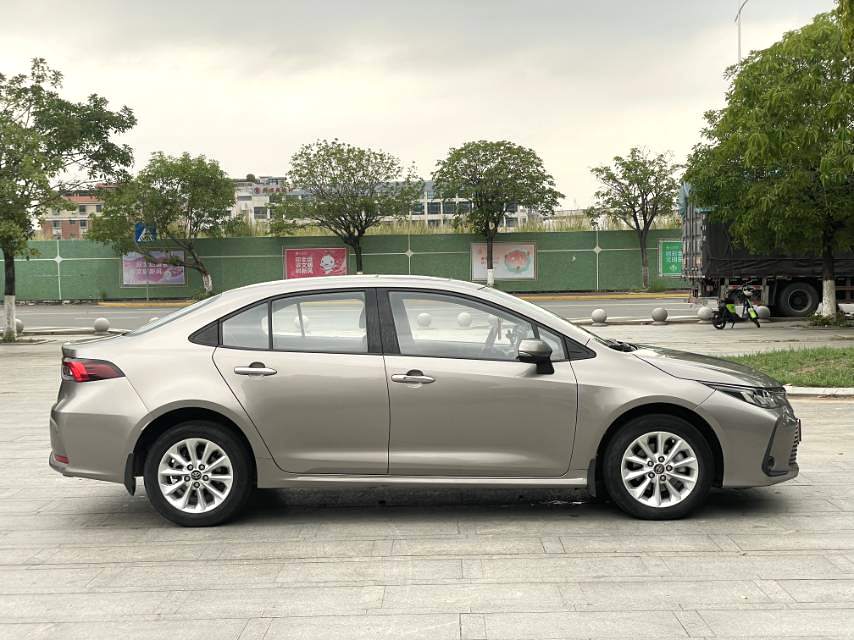 Toyota Corolla 1.2T S в комплектации CVT PLUS