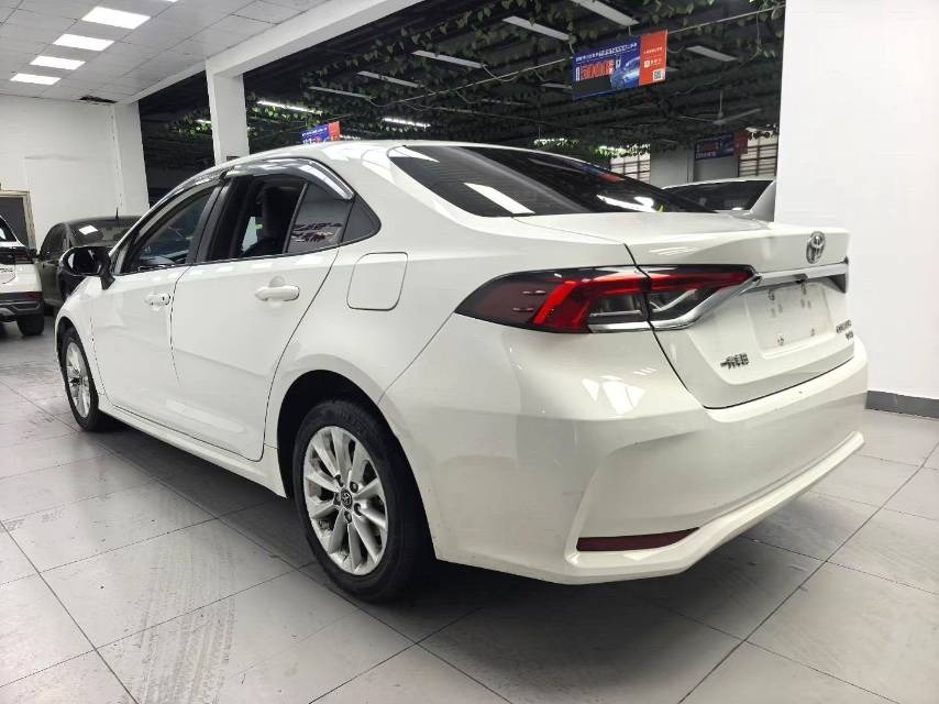 Toyota Corolla 1.2T S в комплектации CVT PLUS