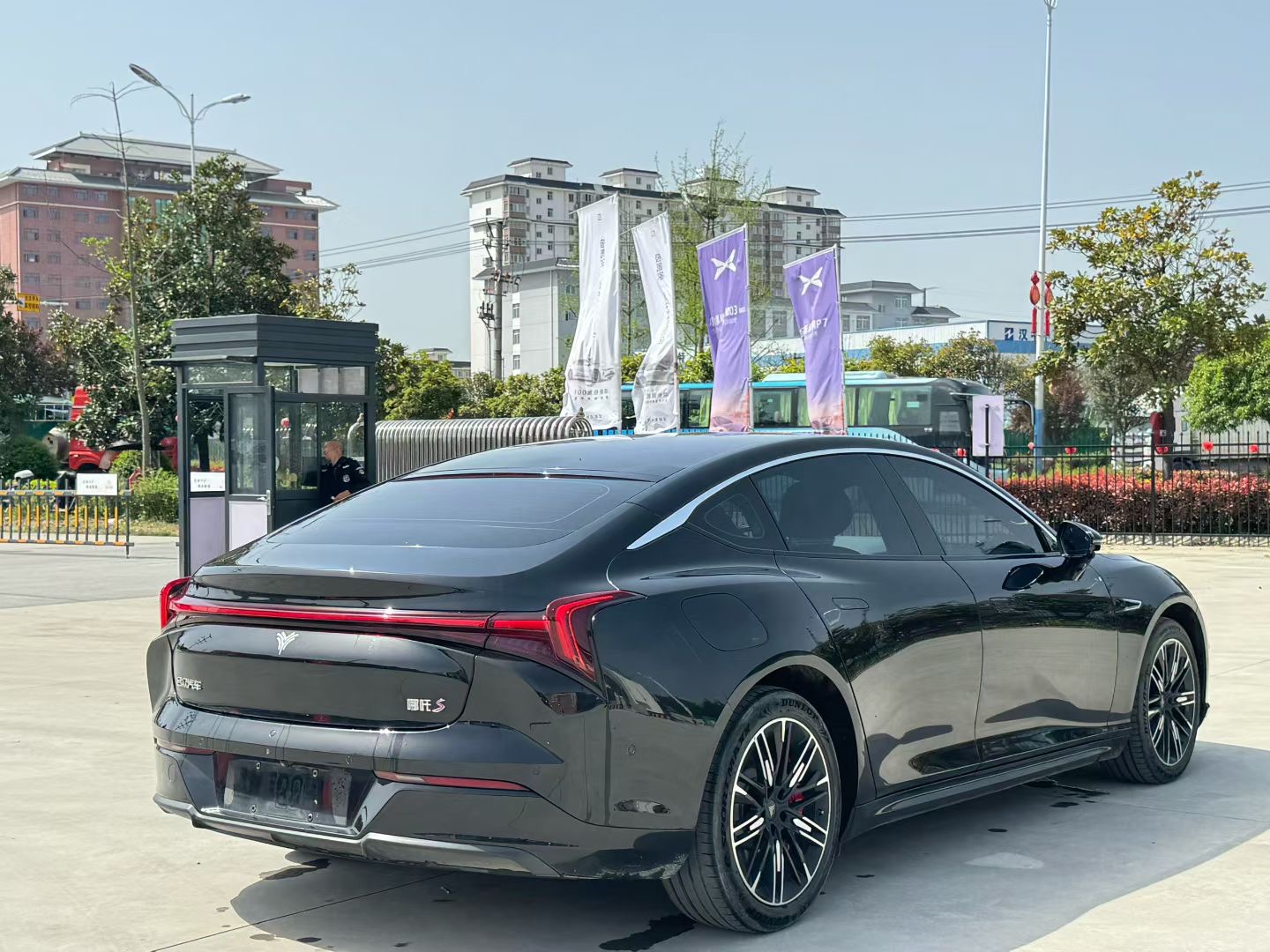 哪吒 S Model Year 增程版 1160km 后驱小版