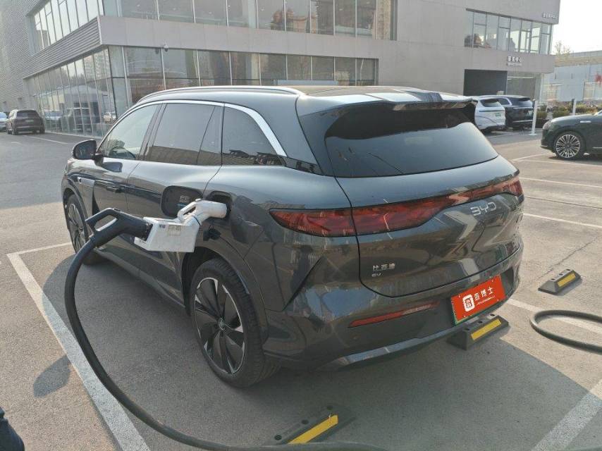 Электромобиль BYD L (Liter) с запасом хода 600 км и полным приводом