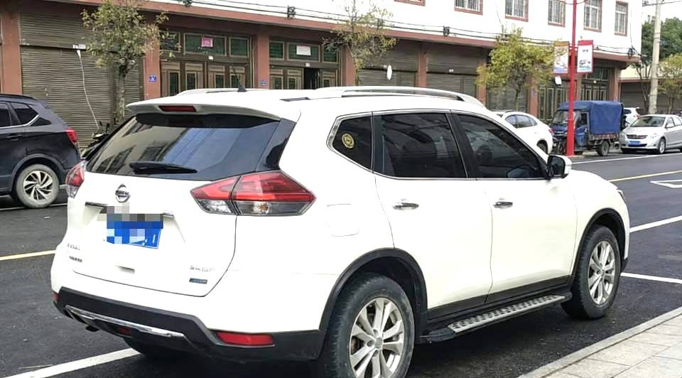 Nissan X-Trail 2,0 л, CVT, передний привод