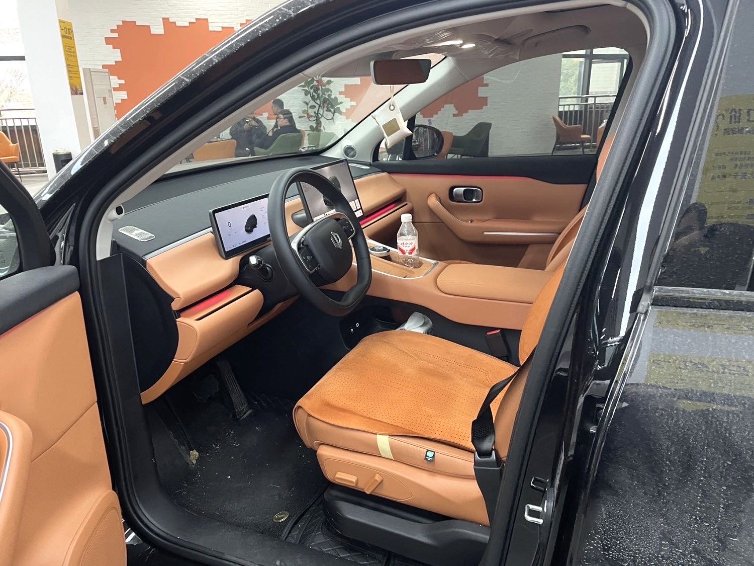 零跑 C 16 Model Year 增程 280 激光雷达智尊版 6 Seats