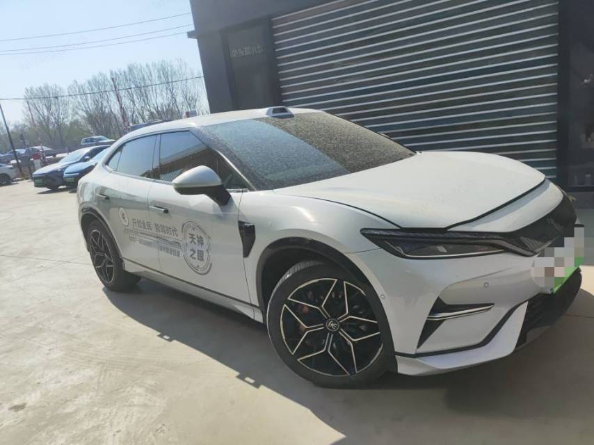 宋 L (Liter) Electric Vehicle Model Year 智驾版 602km 激光雷达四驱型