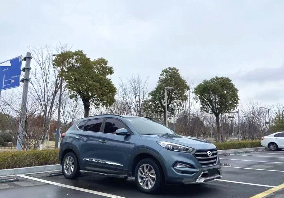 途胜 Model Year 1.6T 双离合两驱智能型