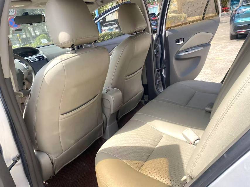 Toyota 1.6L GL i Automatic Transmission