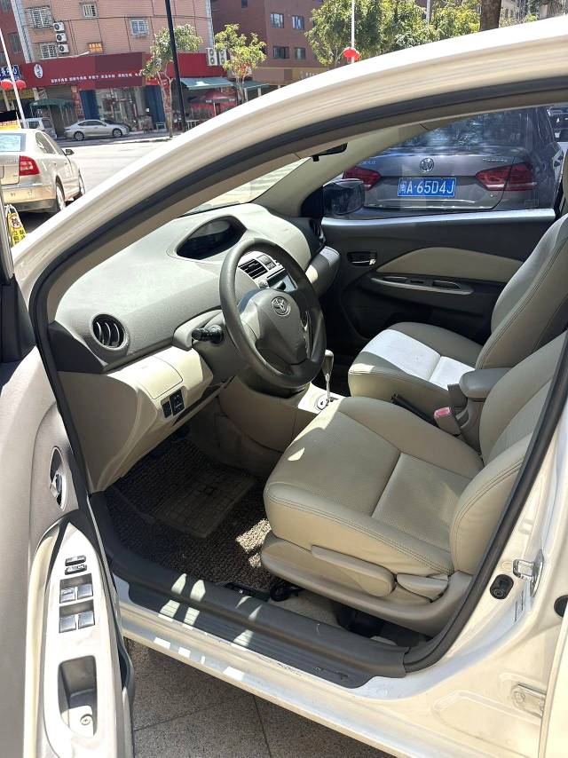 Toyota 1.6L GL i Automatic Transmission